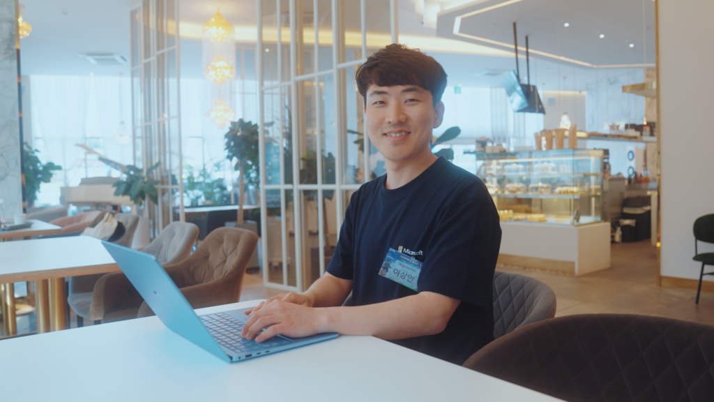 Man smiling doing his laptop